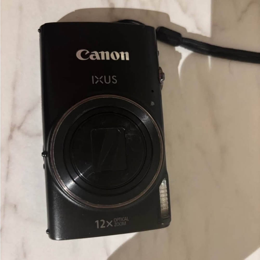 Canon IXUS Black Compact Digital Camera